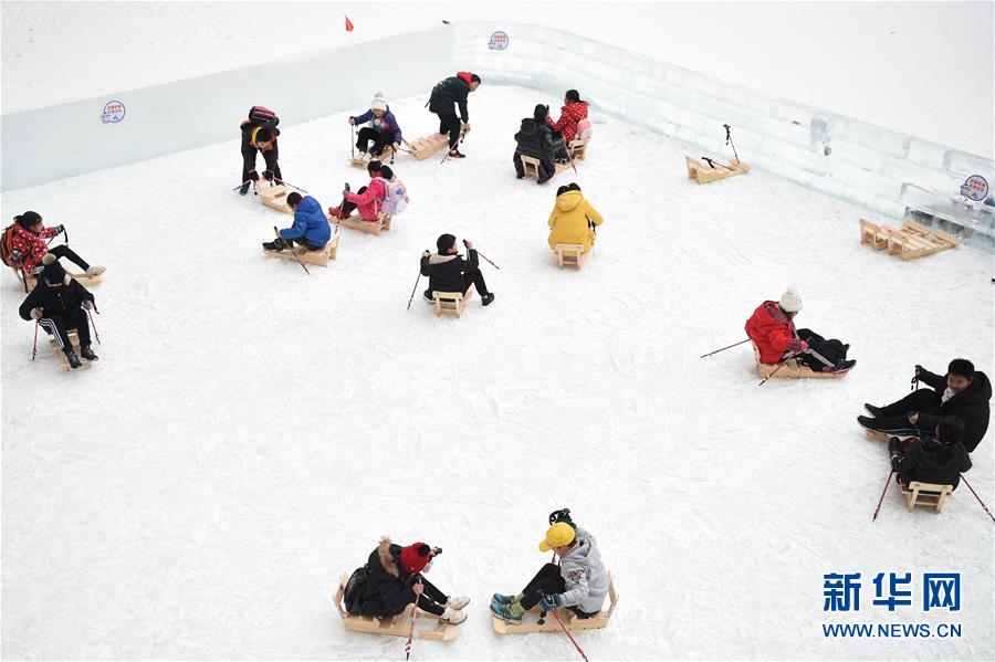(體育)(8)全民健身——“鳥巢”里玩冰雪