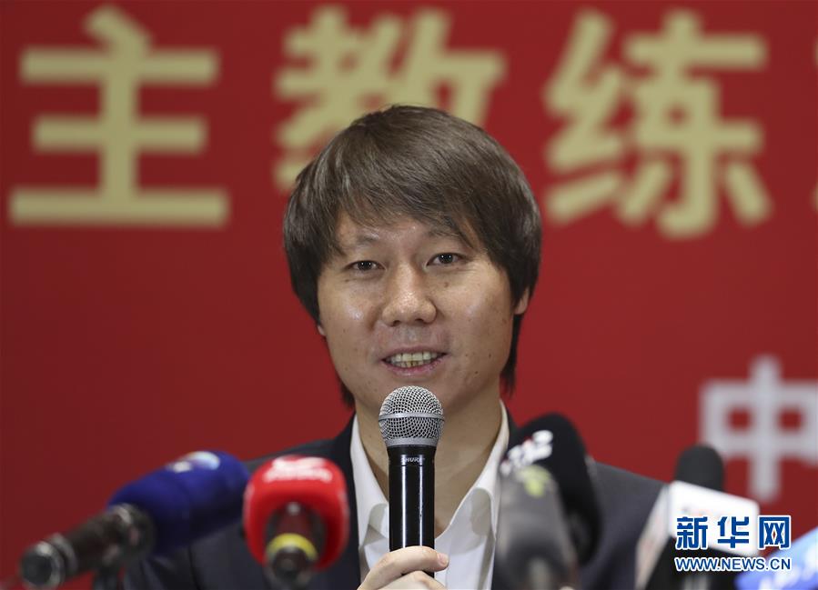 （體育）（1）足球——李鐵出席中國男足主教練就職見面會