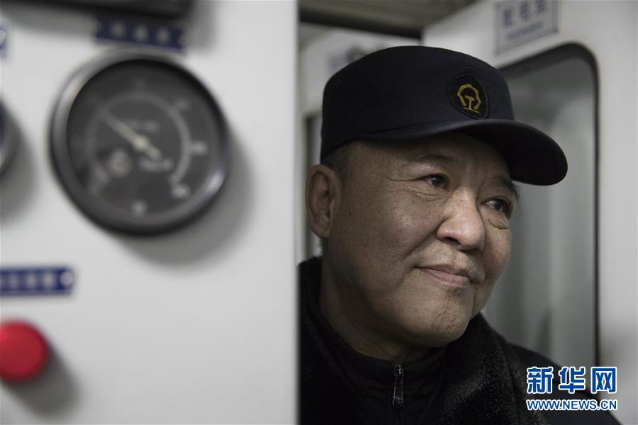 （新春走基層·圖文互動）（4）特寫：一個“極地列車醫生”最后的春運