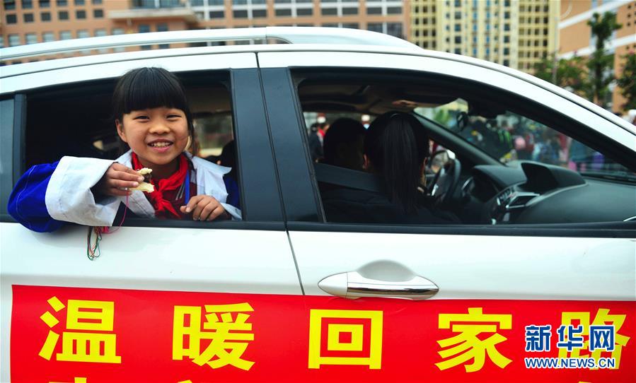 #(社會)(3)廣西賀州:愛心車隊免費送土瑤學子回家