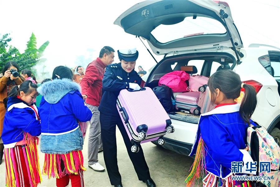 #(社會)(4)廣西賀州:愛心車隊免費送土瑤學子回家