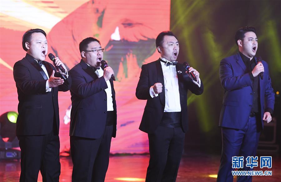 (新春走基層)(2)貧困縣里的慰問演出