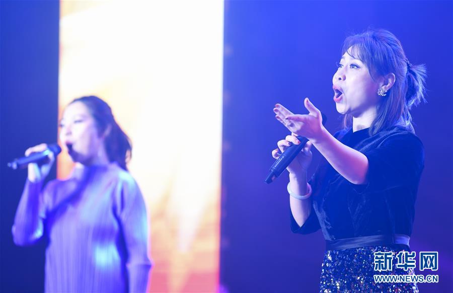 (新春走基層)(3)貧困縣里的慰問演出