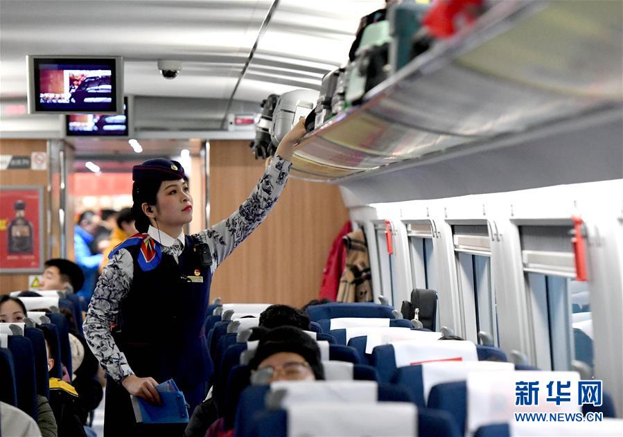 (圖片故事)(4)“00后”乘務員的首個春運
