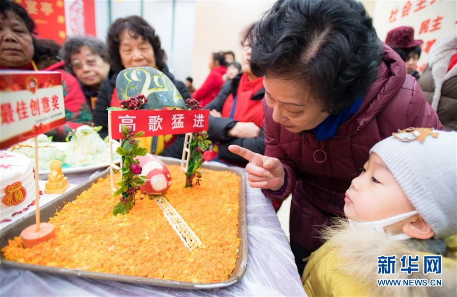 (新春走基層)(4)“萬家宴”里過小年