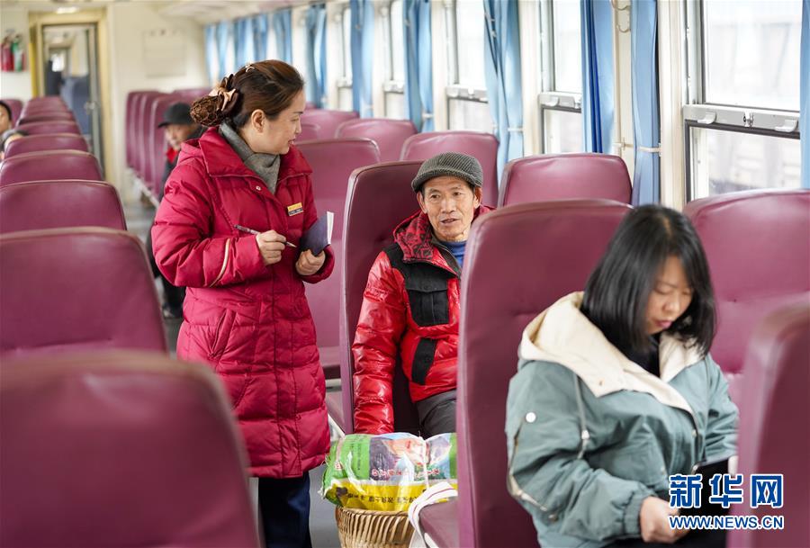 （新春走基層）（3）重慶：慢火車上的“致富幫幫團” 