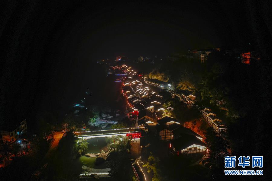 （新春走基層·圖文互動）（13）古鎮老街品年味 千米長宴憶鄉愁——重慶一座千年古鎮“新生記”