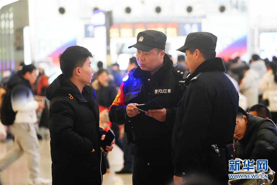 (新春走基層)(5)三分鐘的團聚