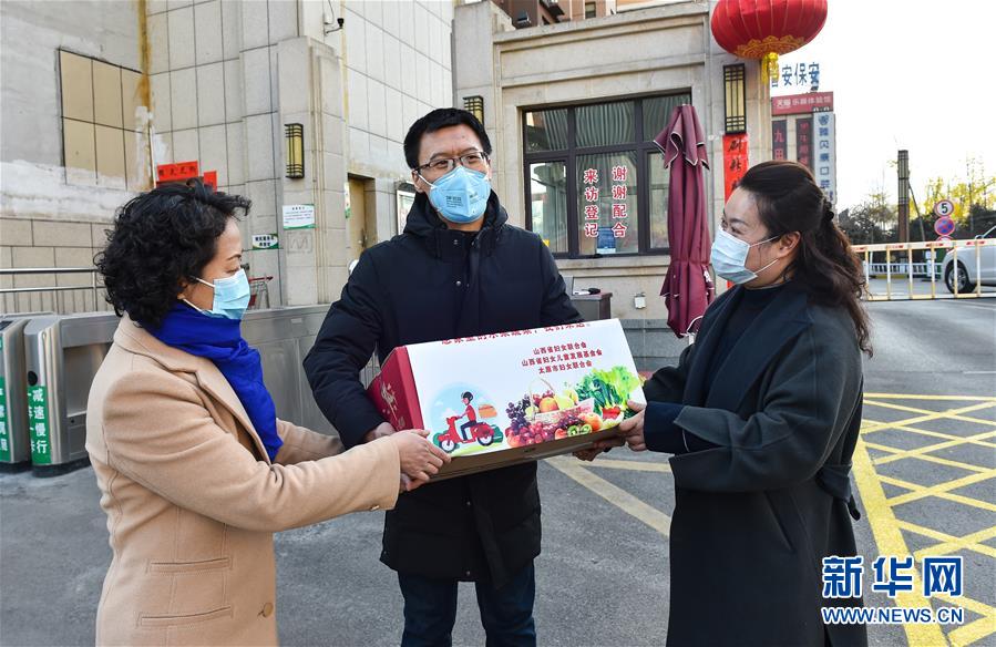 （聚焦疫情防控）（3）“暖心禮包”暖人心