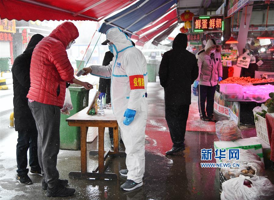 （社會(huì)）（4）青島：風(fēng)雪守“疫”線