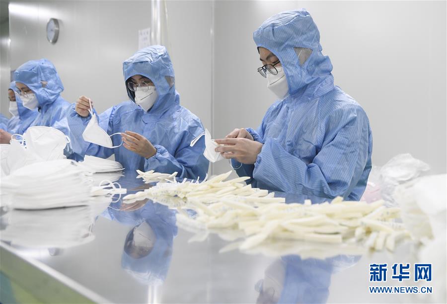 (聚焦疫情防控)(6)重慶:N95醫(yī)用防護(hù)口罩生產(chǎn)忙