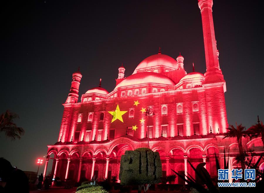 （國際）埃及古跡點亮五星紅旗