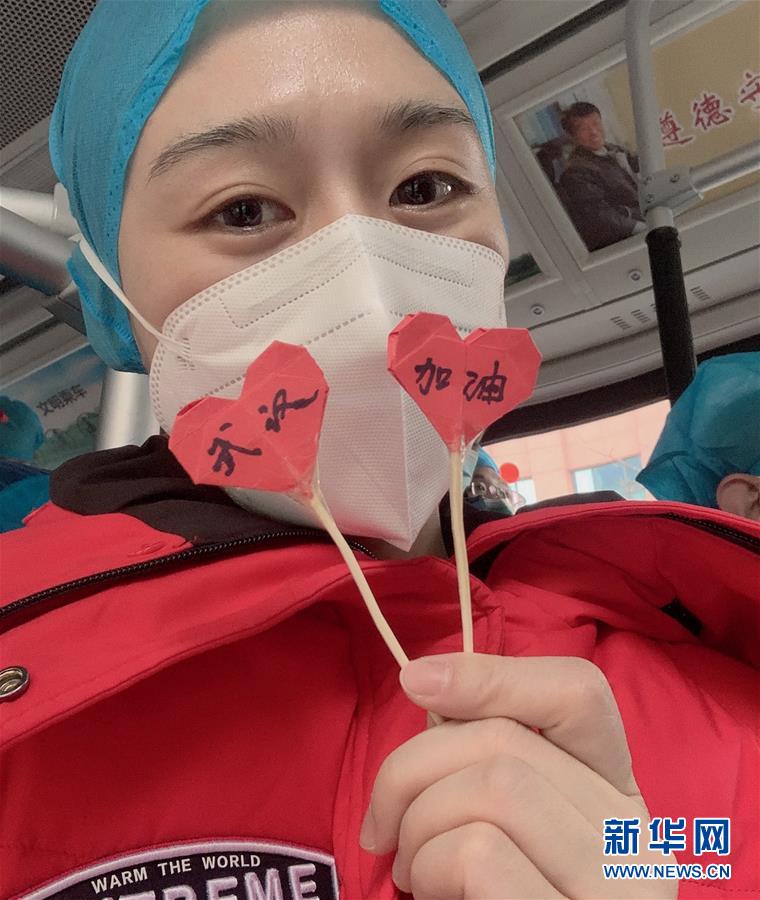 #（聚焦疫情防控）（5）“戰(zhàn)疫玫瑰”自信綻放