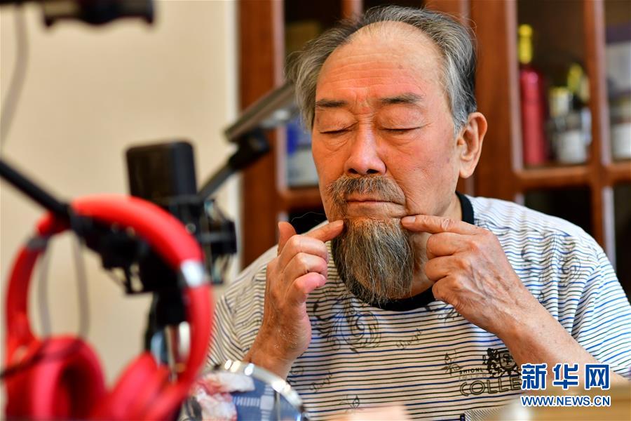 （社會）（5）“瞧，這一家子！”——“名角兒”與數(shù)十萬票友“云唱戲”