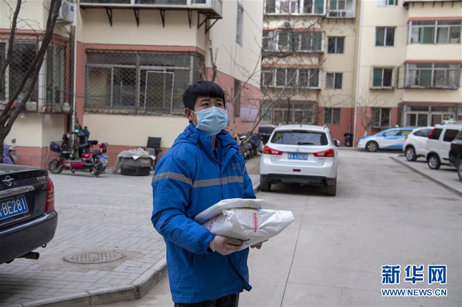 （社會(huì)）（8）快遞小哥的“特殊”快件