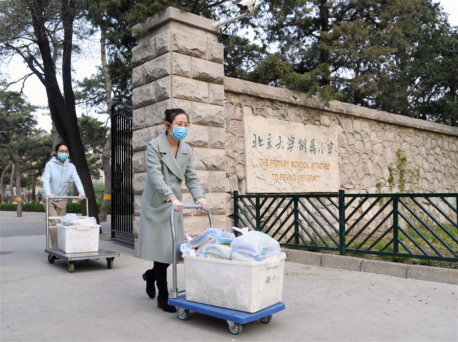 (教育)(2)北京海淀:中小學(xué)教材有序發(fā)放