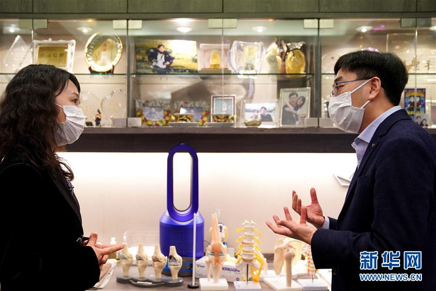 （香港故事·圖文互動）（2）從“非典”到新冠，一位香港醫生親歷的兩次抗疫