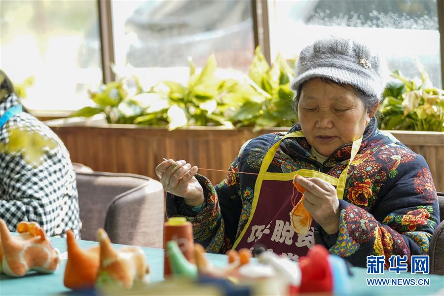 （脫貧攻堅）（2）重慶石柱：巾幗扶貧工坊 巧手繡出美好生活