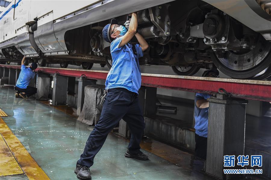 (社會)(6)廣西南寧:高鐵、動車“春季整修”保安全