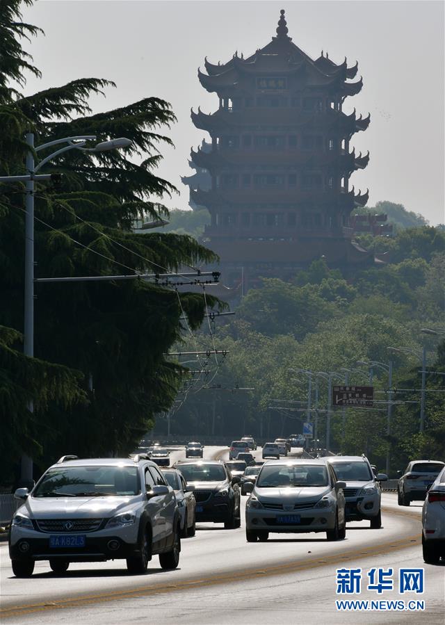 (社會(huì))(3)武漢:長江大橋早高峰川流不息