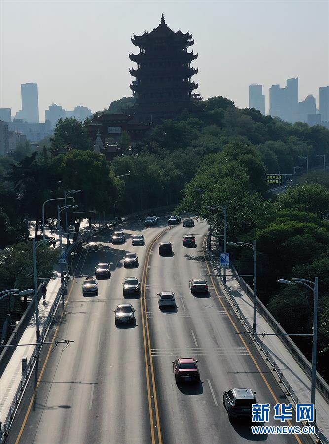 (社會(huì))(4)武漢:長江大橋早高峰川流不息