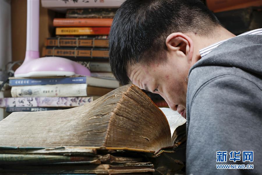 （社會(huì)）（2）腳下難行 心中有光——一名腦癱患者的閱讀之旅