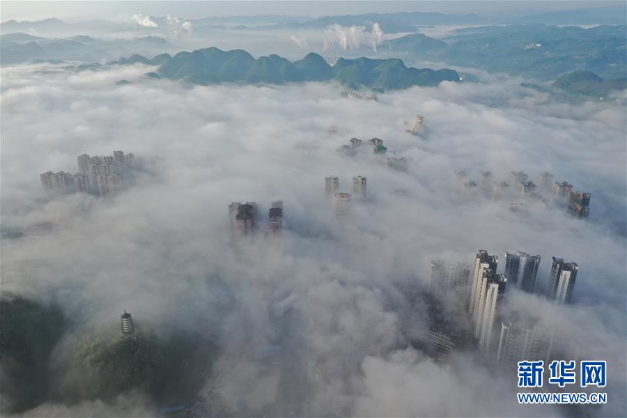 #(環境)(2)貴州福泉出現平流霧景觀