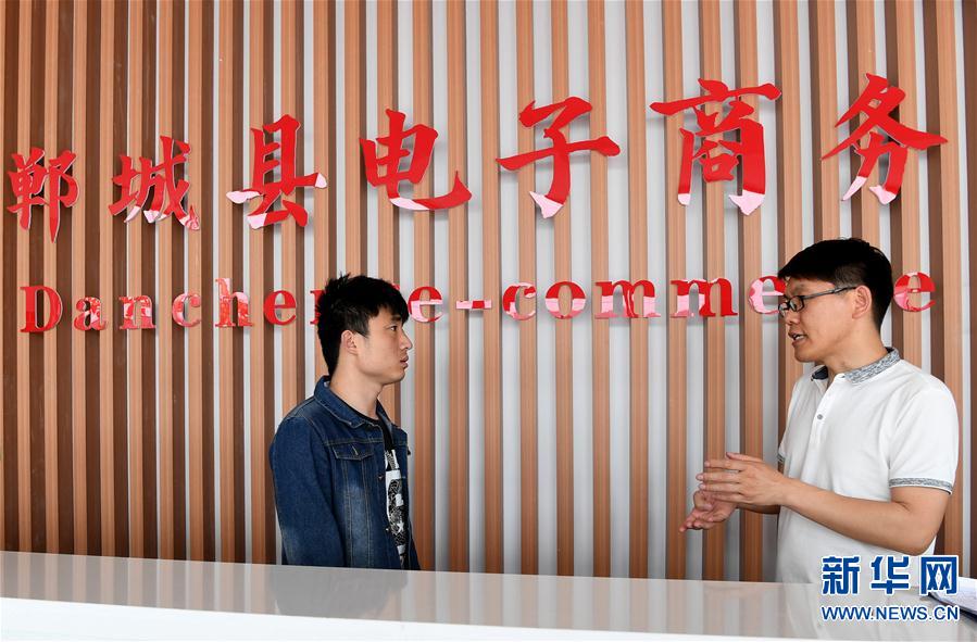 （圖片故事）（11）“80后”返鄉(xiāng)創(chuàng)業(yè)青年王文一：讓青春之花綻放在田間地頭
