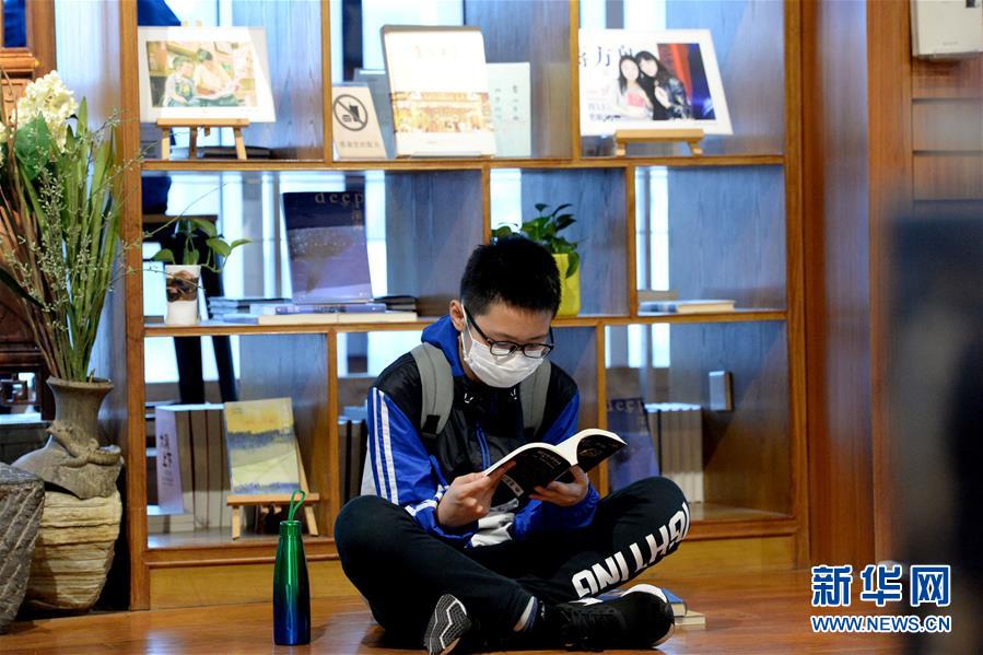 (社會)(2)品書香 度“五一”