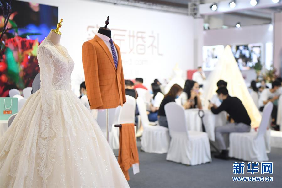 (社會)(2)長沙:婚博會上選購“甜蜜”