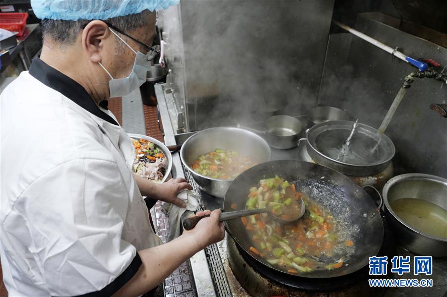 （港澳臺·香港故事·圖文互動）（1）暖心的銀杏館“平安盒飯”