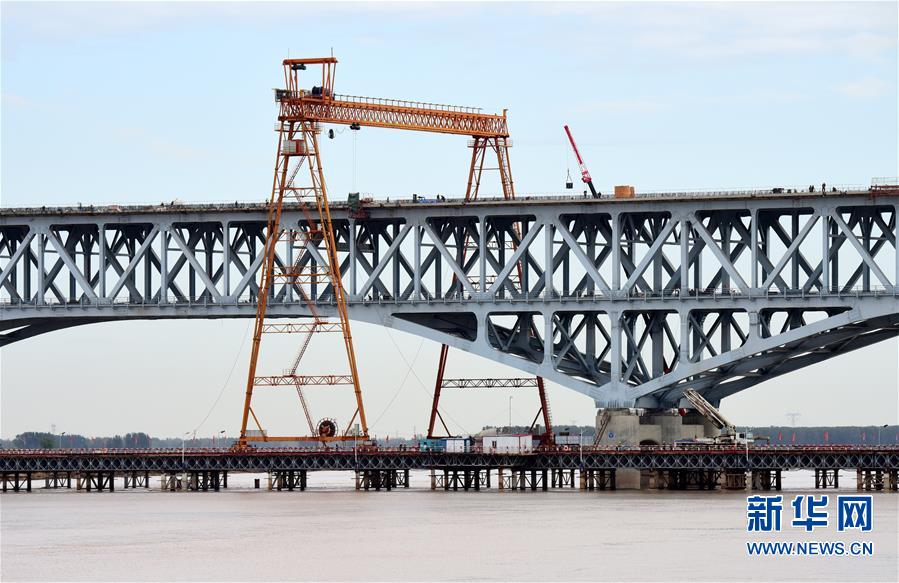 （經(jīng)濟）（5）鄭濟鐵路鄭州黃河特大橋加緊建設