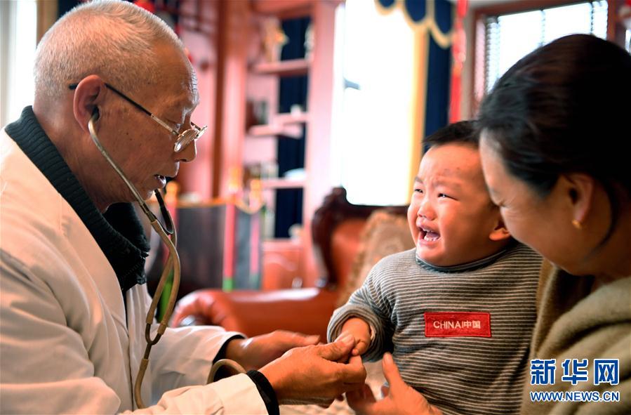 （圖片故事）（2）村醫王永新：行醫半個世紀 守護村民健康