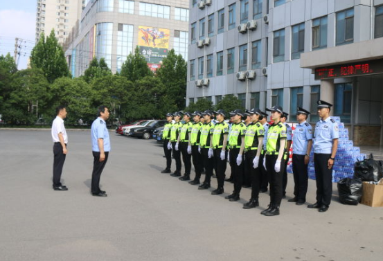 中國(guó)工商銀行邯鄲分行夏送清涼慰問交巡警渚河大隊(duì)