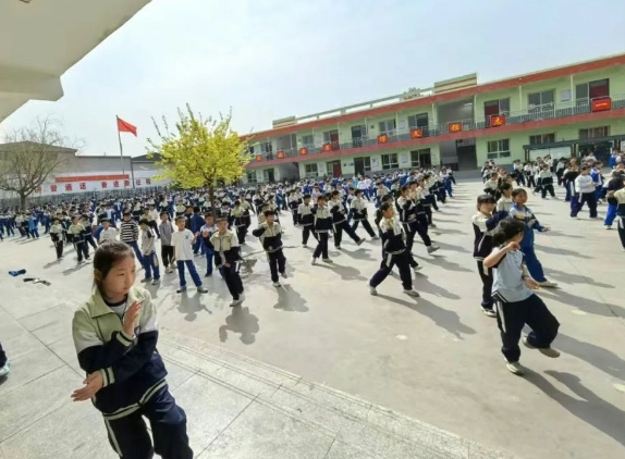 以拳修心 以動(dòng)健體---南沿村完小太極課間活動(dòng)讓傳統(tǒng)文化“活”起來