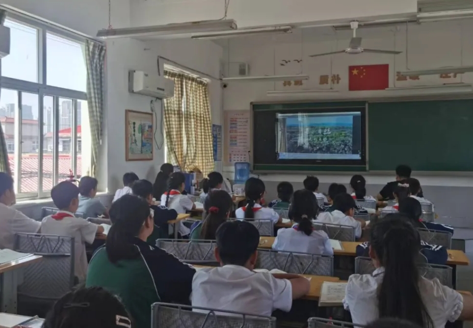 科普啟航 光影筑夢丨爆臺寺小學學生共赴科學光影之旅